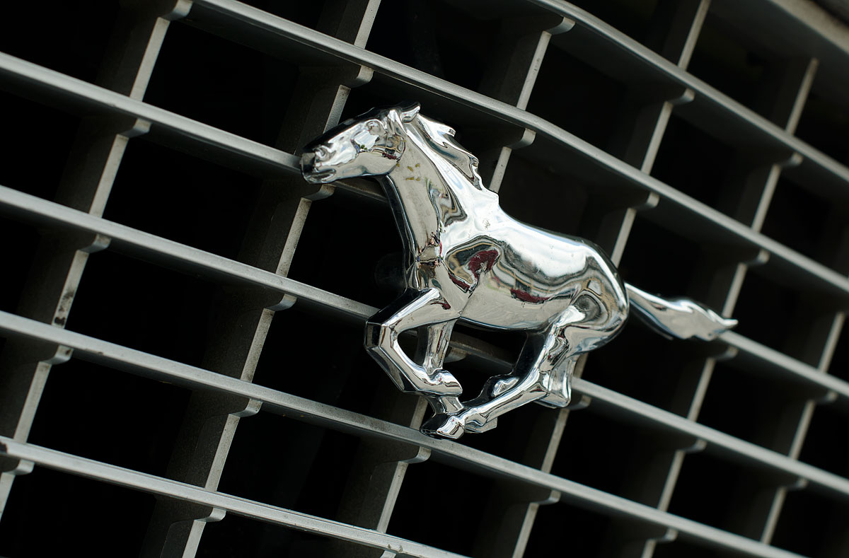 Ford Mustang Kühlerfigur