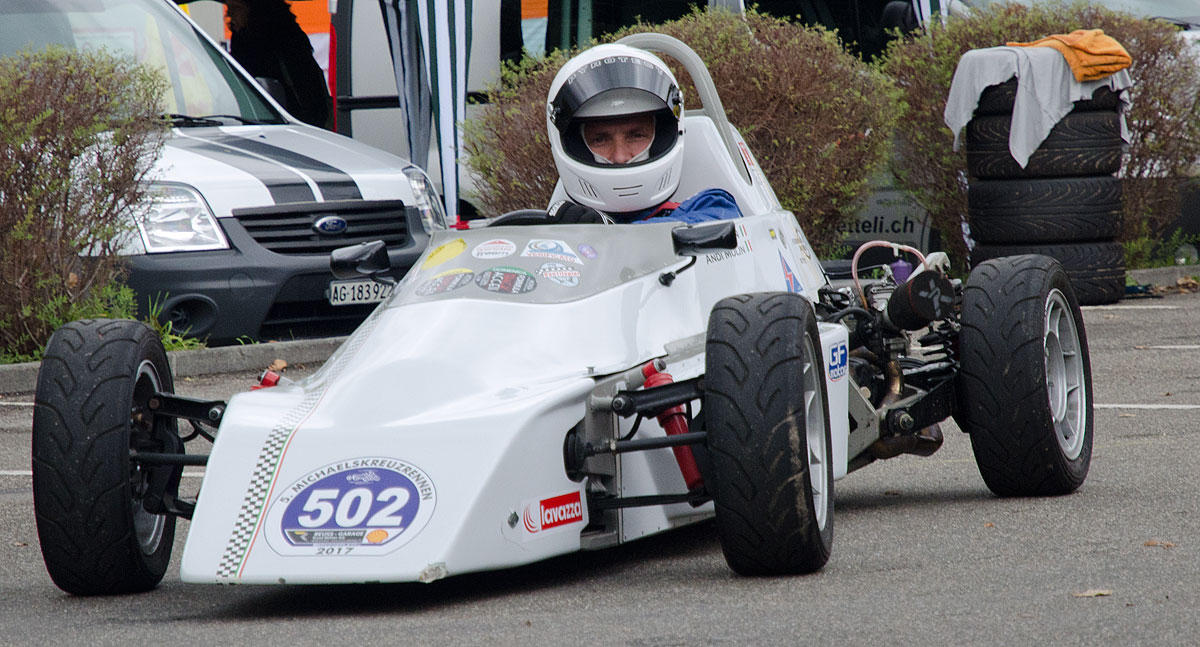 Roberto Molin wartet gebannt auf den Start. Santandrea Formula Monza aus dem Jahre 1975 mit 650 cm§. 2 Zylinder und 30 PS.