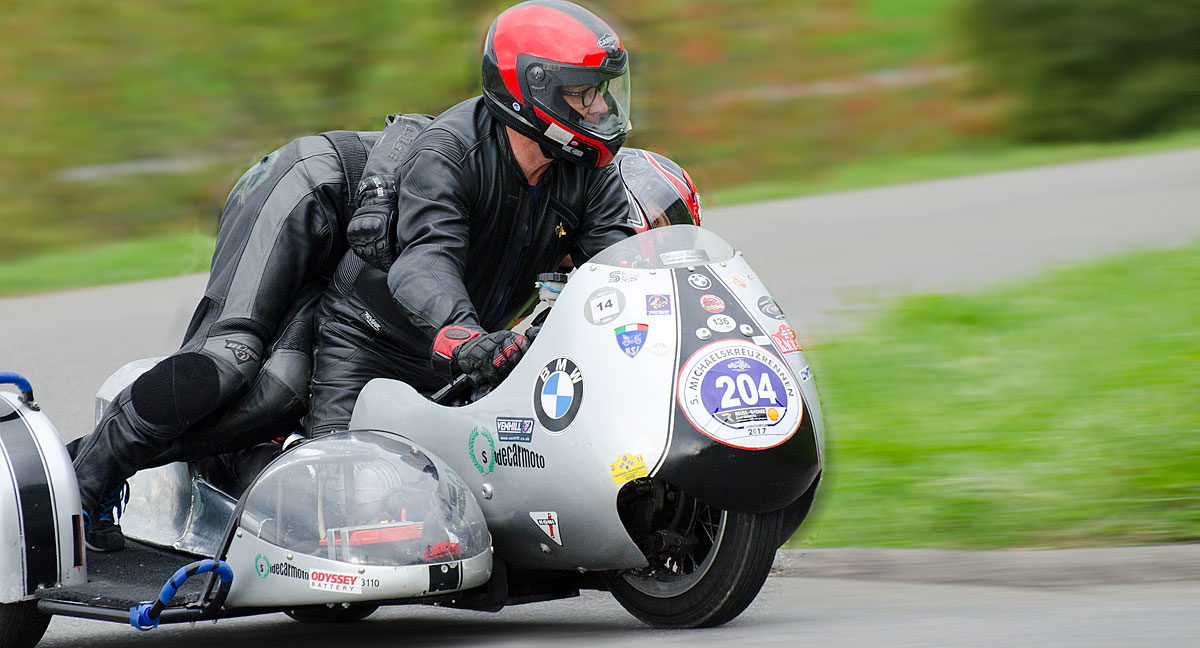 Pascal und Julien Rochat auf ihrer BMW-Pedrini Racing aus dem Jahre 1970 mit 750 ccm3. 2 Zylinder und 70 PS.